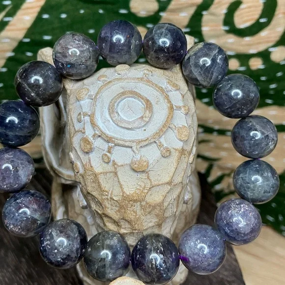 Bloodshot Iolite 13mm - Picture 2 of 5